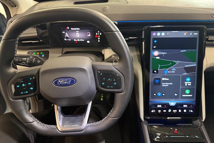 Blå Ford Explorer fra 2025