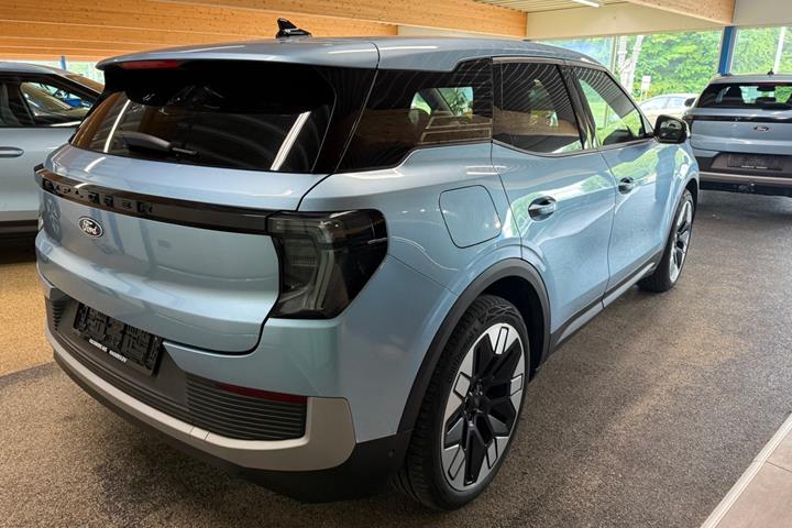 Blå Ford Explorer fra 2025