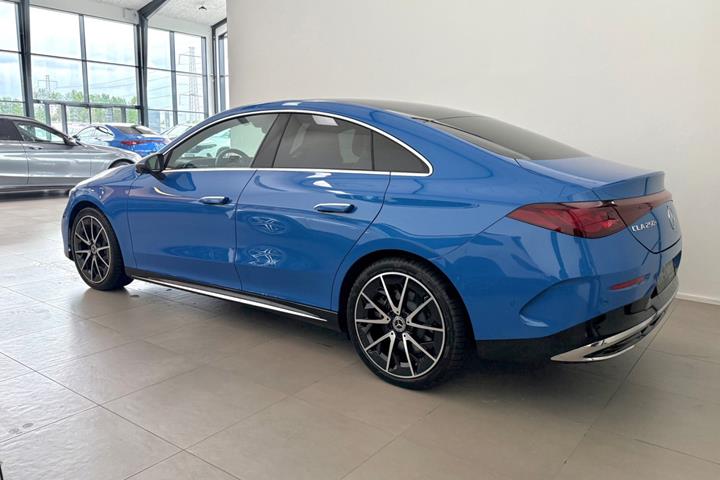 Blå Mercedes CLA250+ fra 2025