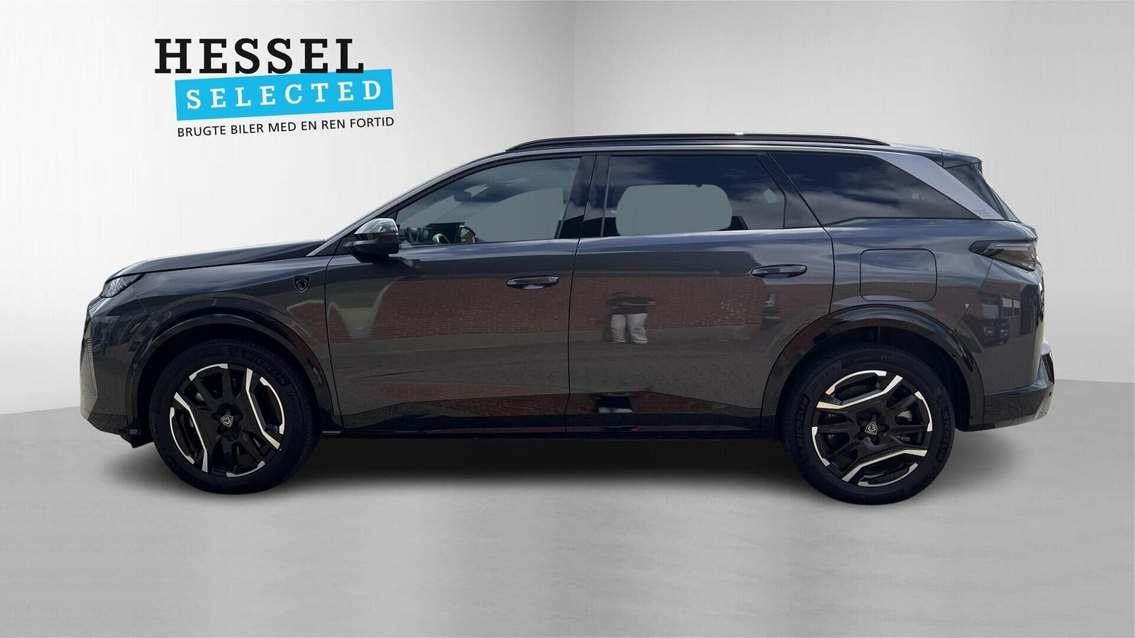 Grå Peugeot e-5008 fra 2025