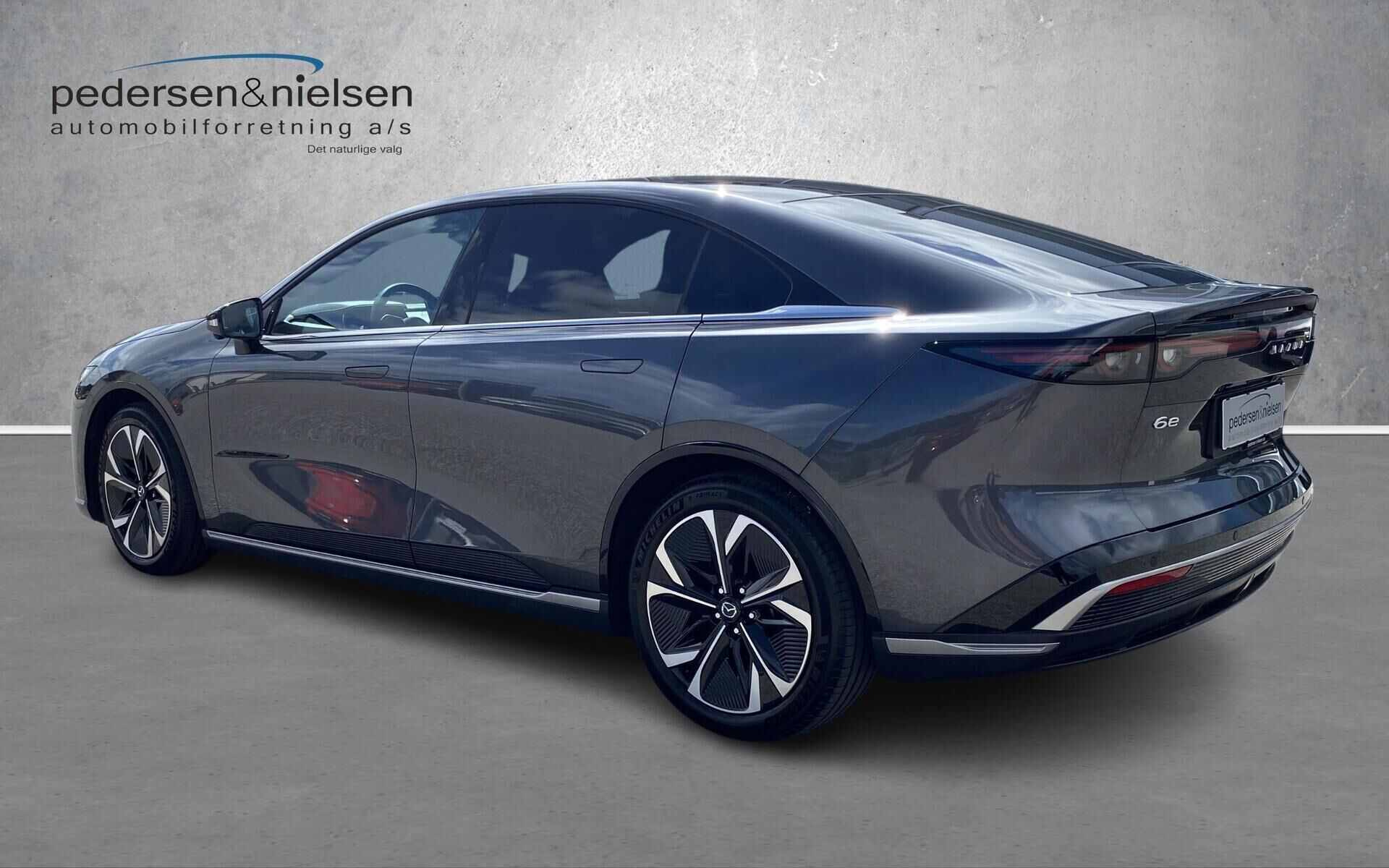 Grå Mazda 6e fra 2025