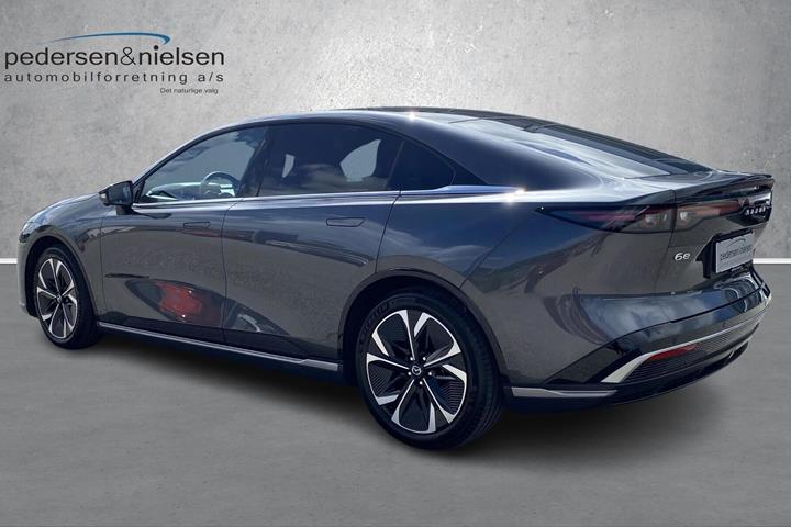 Grå Mazda 6e fra 2025