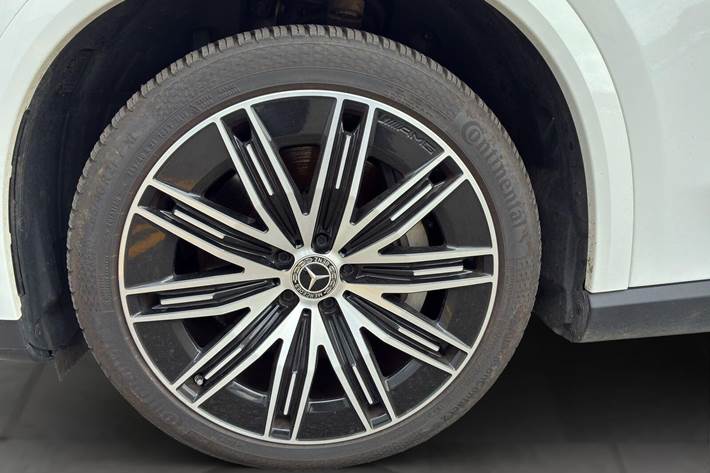 Hvid Mercedes EQE fra 2025