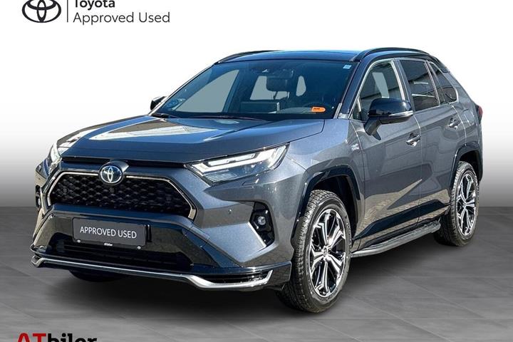 Grå Toyota RAV4 Plug-in fra 2023 set udefra