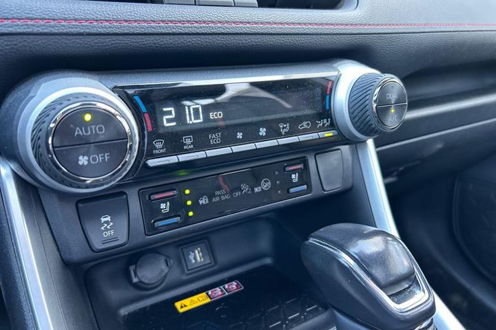 Grå Toyota RAV4 Plug-in fra 2023