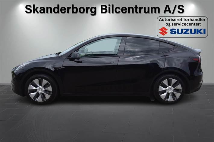 Sort Tesla Model Y fra 2023