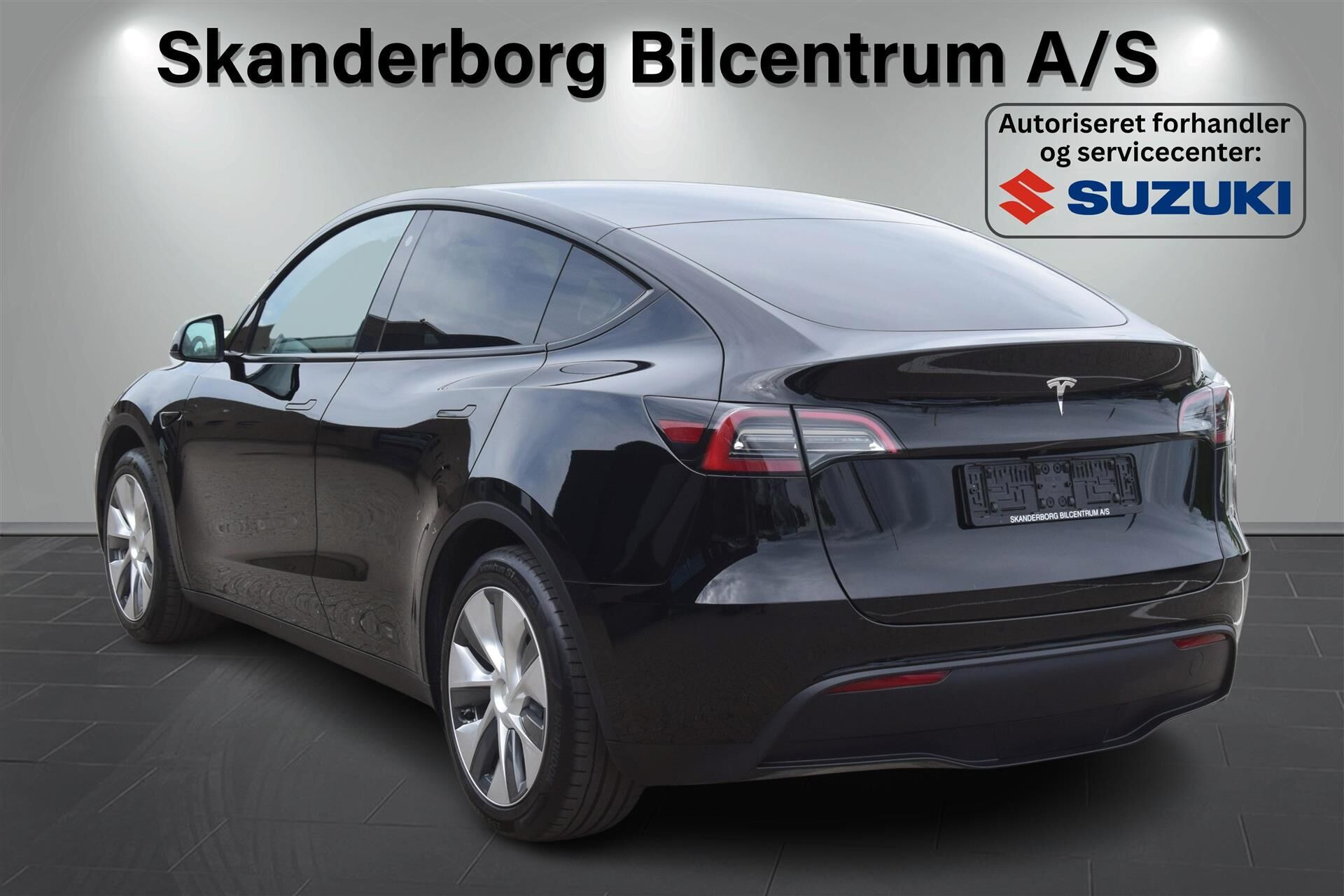 Sort Tesla Model Y fra 2023