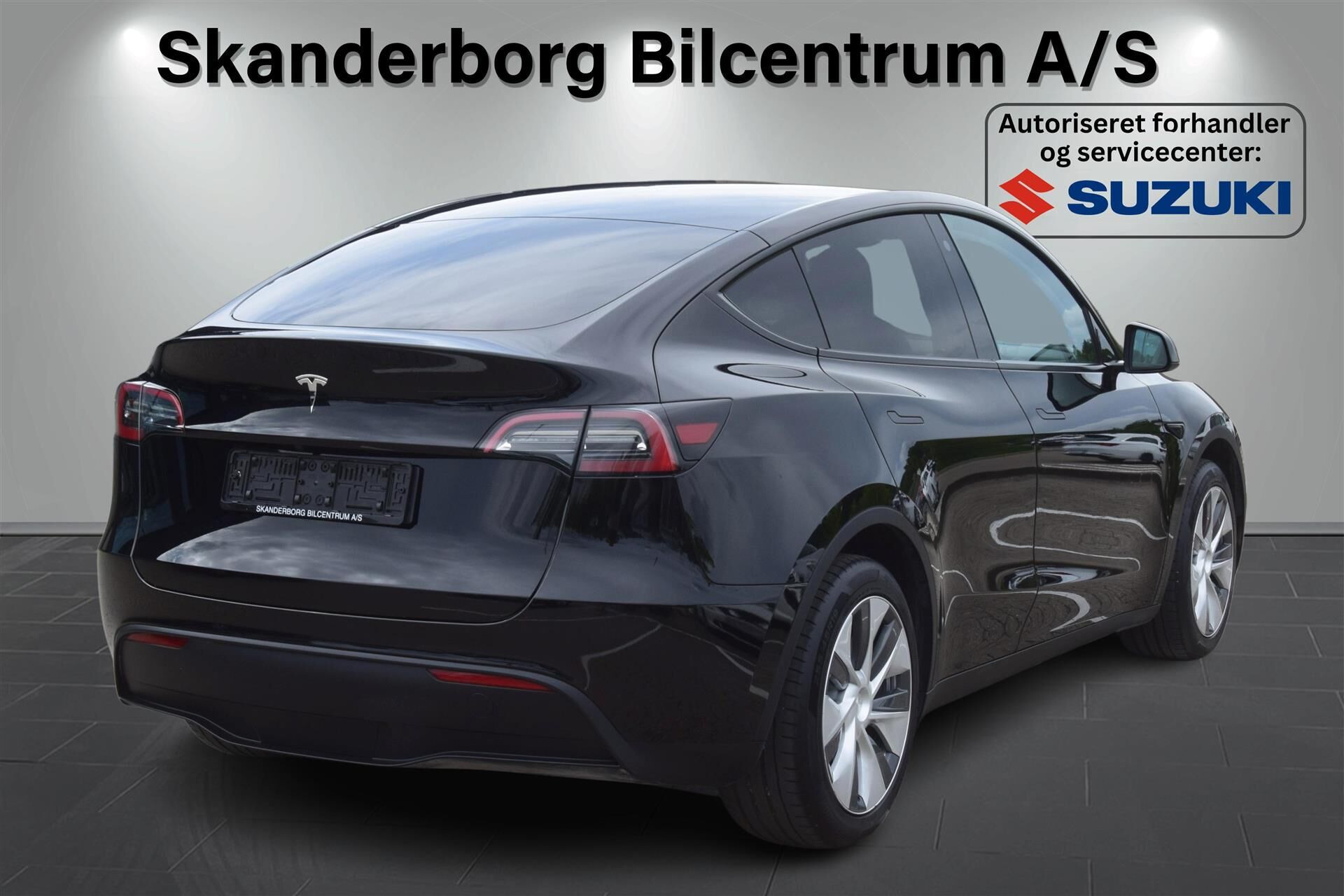 Sort Tesla Model Y fra 2023