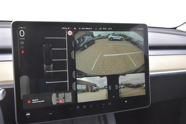 Sort Tesla Model Y fra 2023
