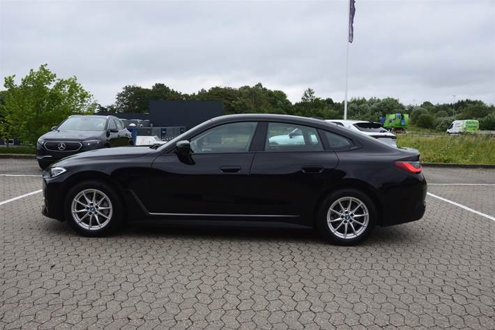 Sort BMW i4 fra 2023