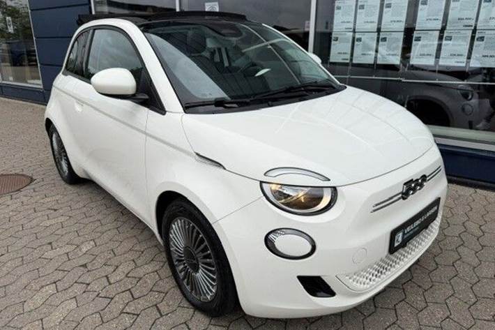 Hvid Fiat 500e fra 2023