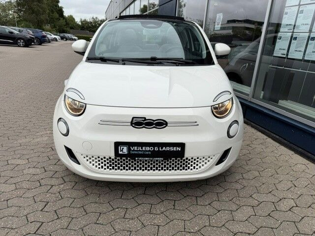 Hvid Fiat 500e fra 2023