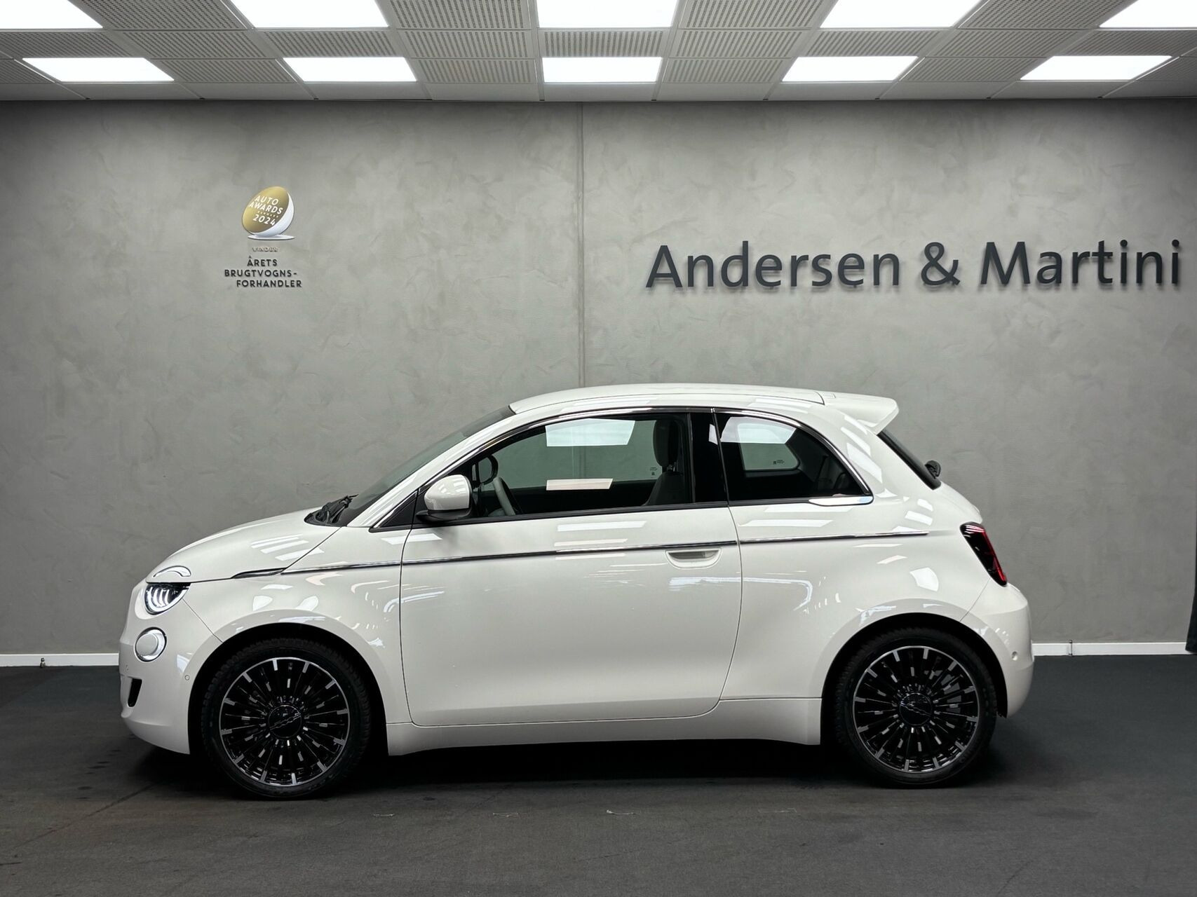 Hvid Fiat 500e fra 2023