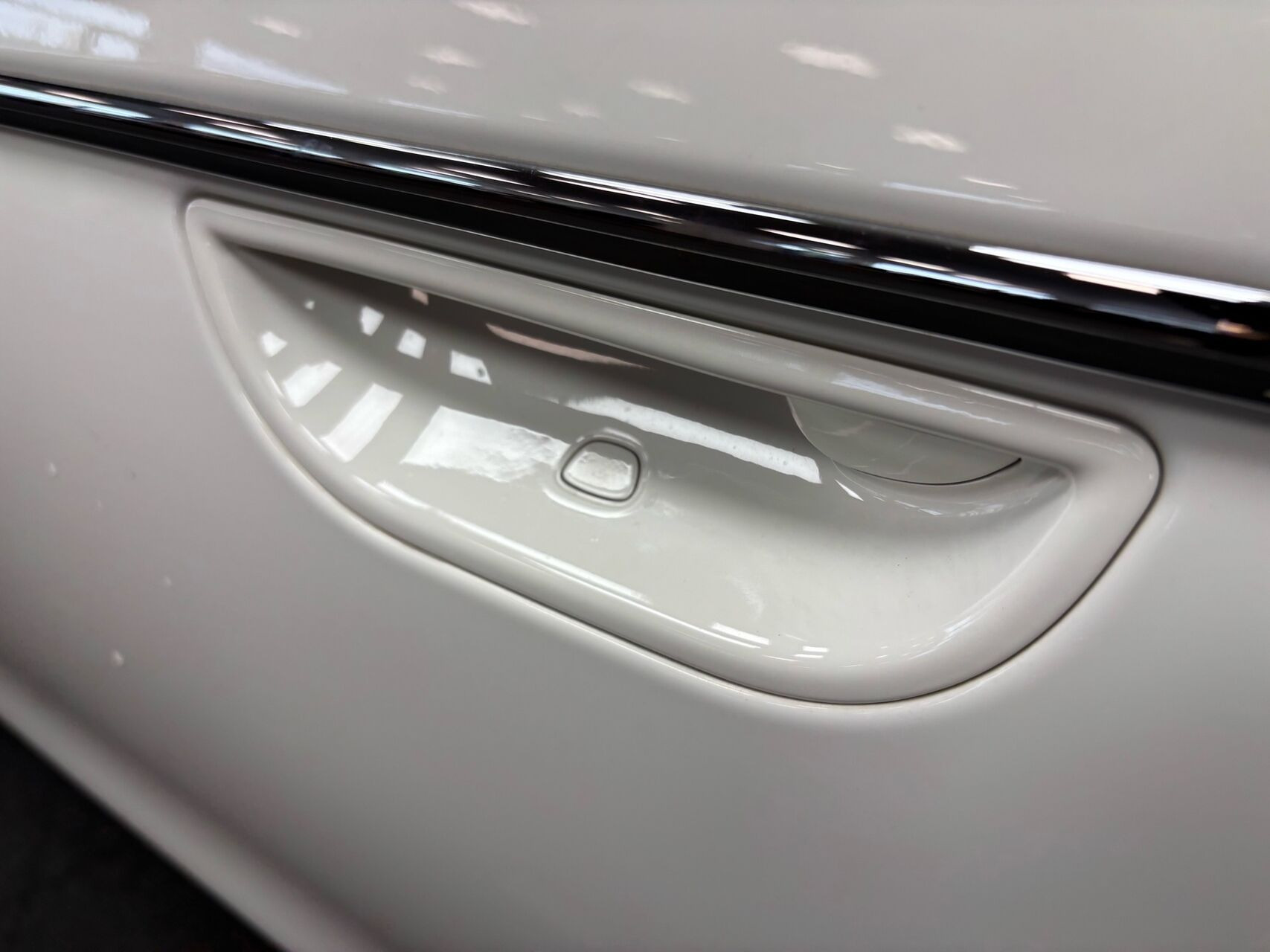 Hvid Fiat 500e fra 2023