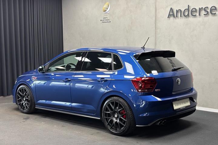 Blå VW Polo fra 2018