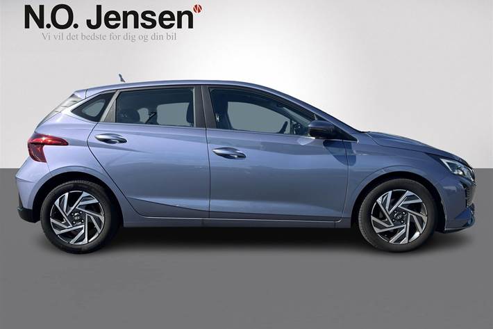 Blå Hyundai i20 fra 2025