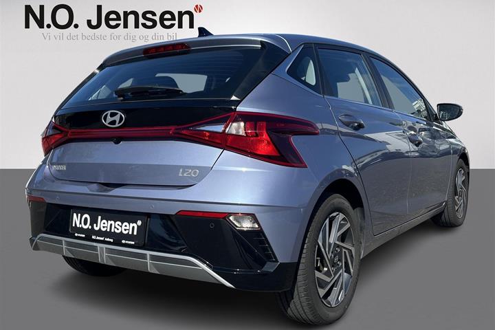 Blå Hyundai i20 fra 2025