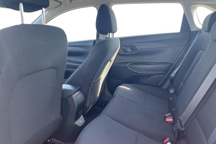 Blå Hyundai i20 fra 2025