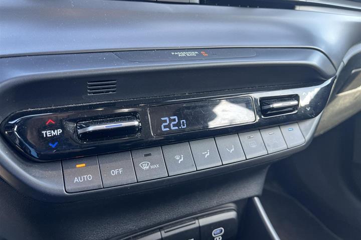 Blå Hyundai i20 fra 2025