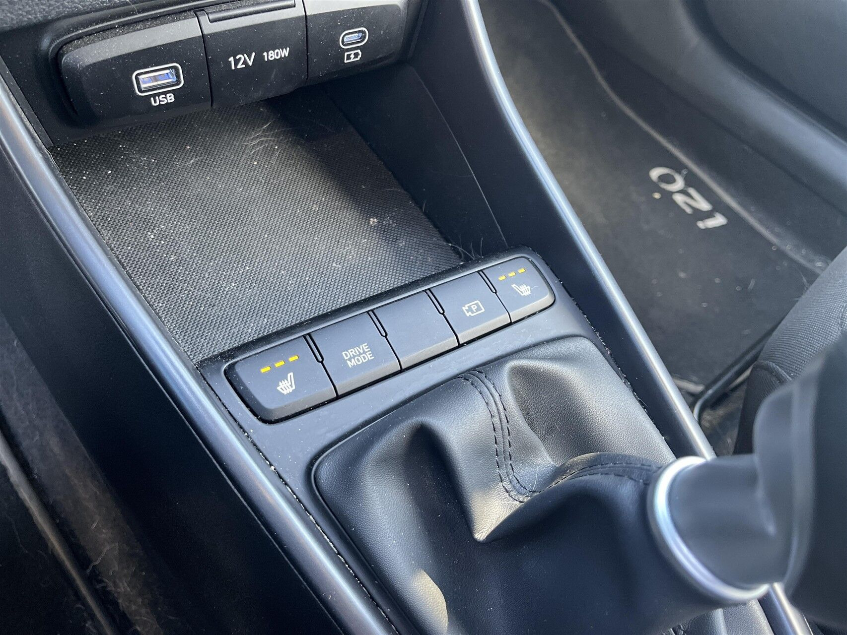 Blå Hyundai i20 fra 2025