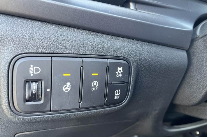 Blå Hyundai i20 fra 2025