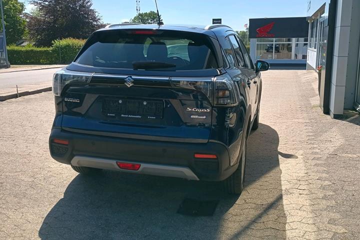 Blå Suzuki S-Cross fra 2025