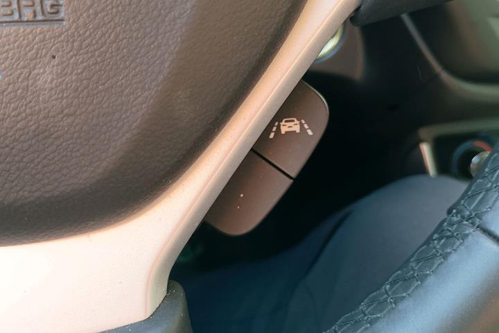 Blå Suzuki S-Cross fra 2025