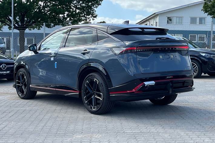 Grå Nissan Ariya fra 2026