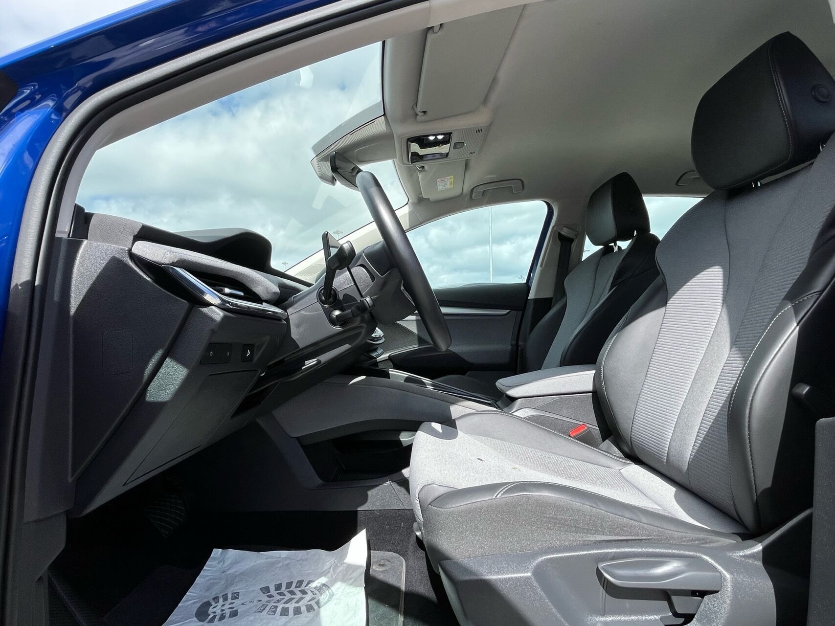 Blå Skoda Enyaq fra 2024
