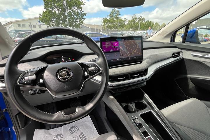 Blå Skoda Enyaq fra 2024