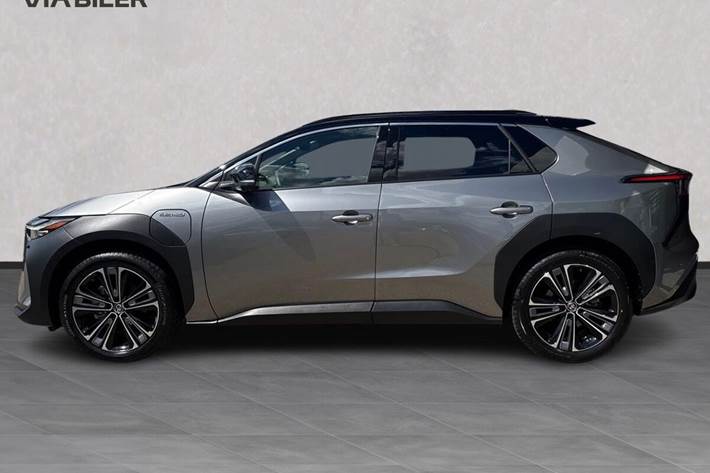 Grå Toyota BZ4X fra 2024