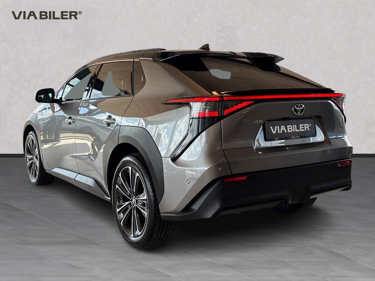 Grå Toyota BZ4X fra 2024