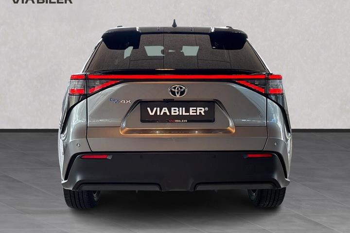 Grå Toyota BZ4X fra 2024