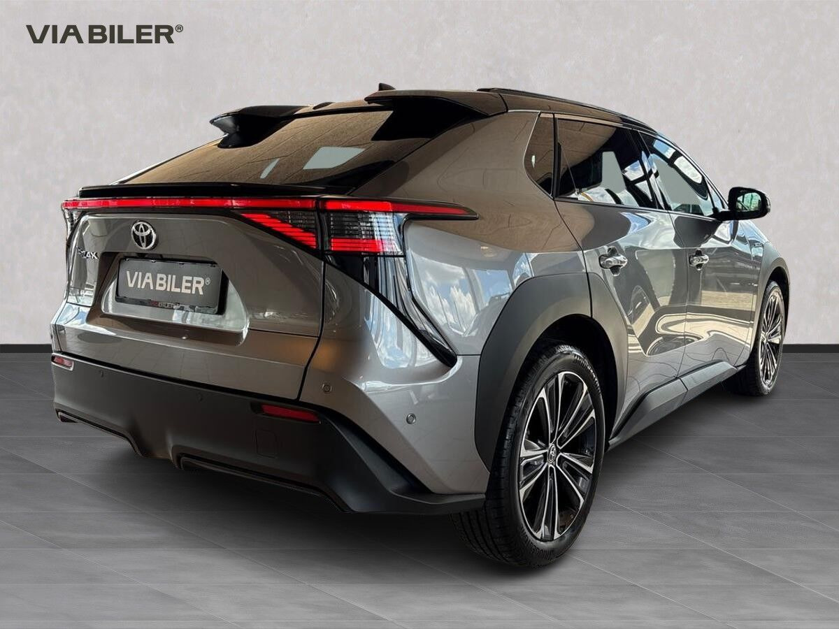 Grå Toyota BZ4X fra 2024