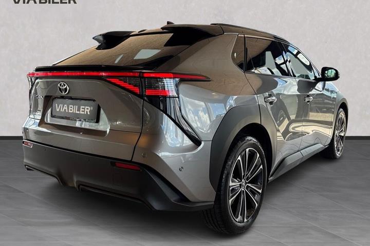 Grå Toyota BZ4X fra 2024