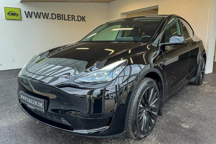 Sort Tesla Model Y fra 2023