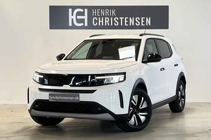 Hvid Opel Frontera fra 2025 set udefra