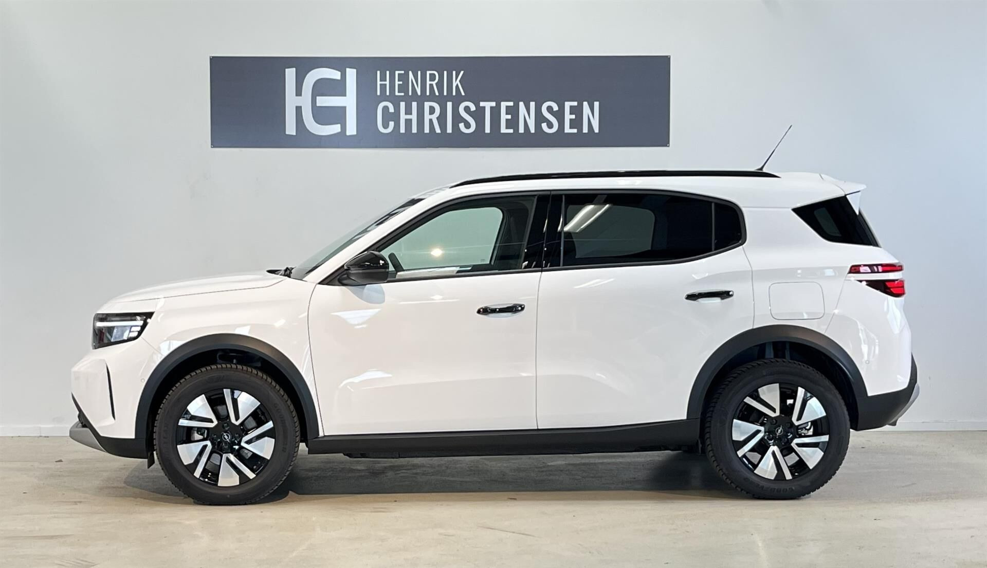 Hvid Opel Frontera fra 2025