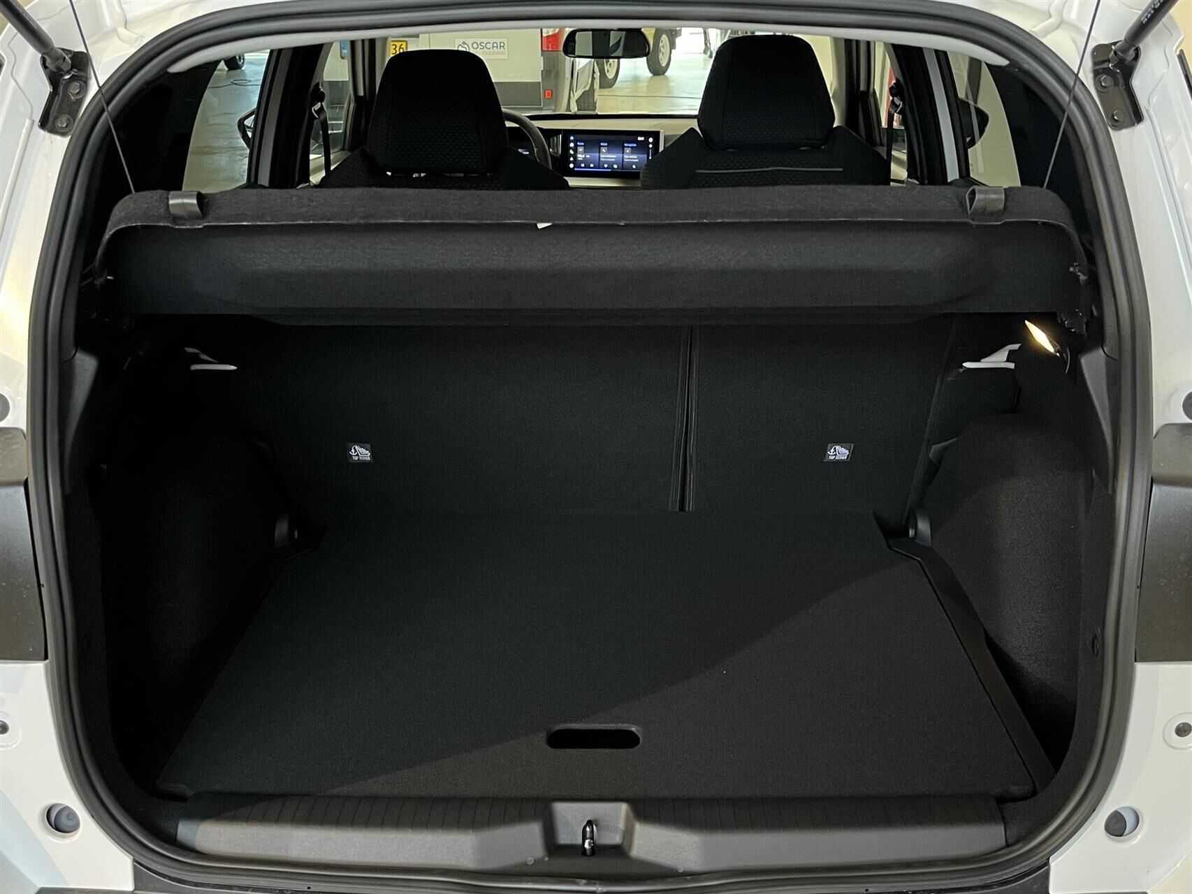 Hvid Opel Frontera fra 2025