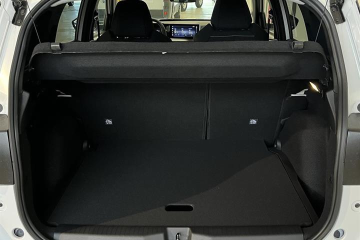 Hvid Opel Frontera fra 2025