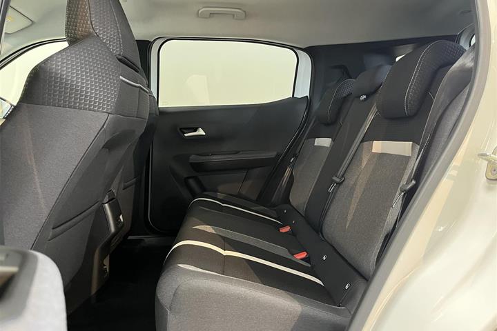 Hvid Opel Frontera fra 2025