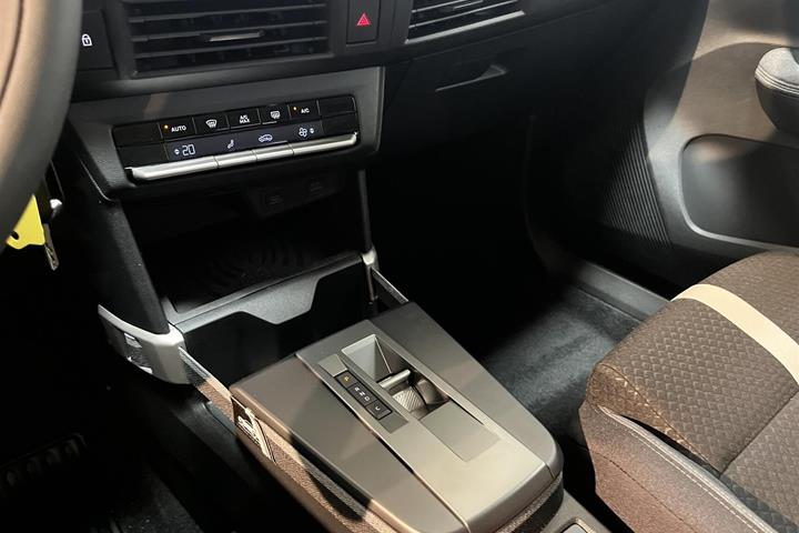 Hvid Opel Frontera fra 2025