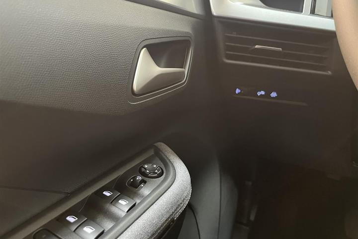 Hvid Opel Frontera fra 2025