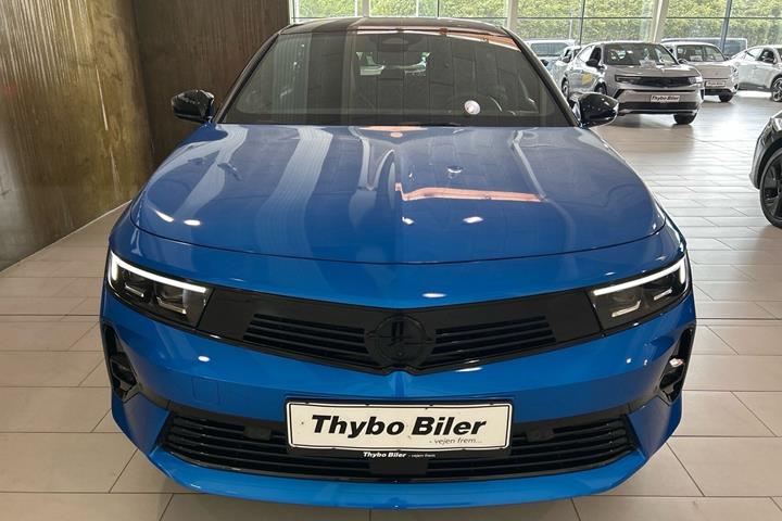 Blå Opel Astra-e fra 2025