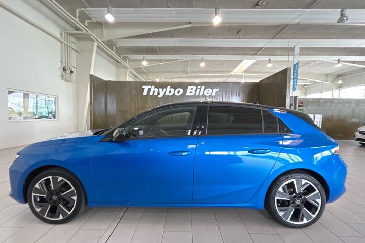 Blå Opel Astra-e fra 2025
