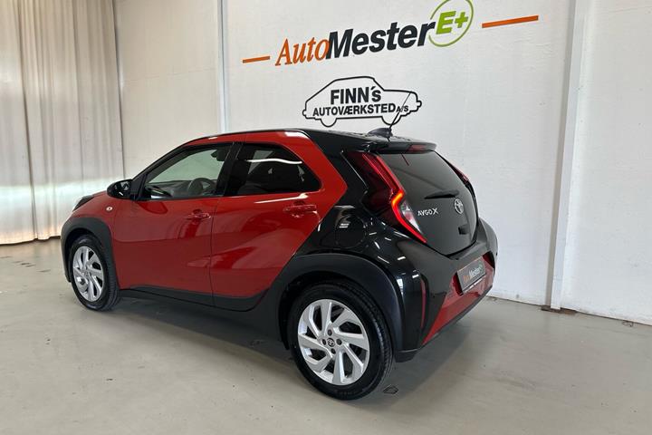 Rød Toyota Aygo X fra 2022