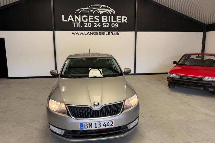 Beige Skoda Rapid fra 2017
