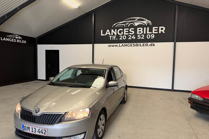 Beige Skoda Rapid fra 2017