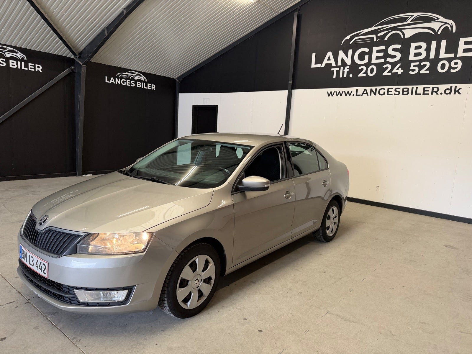 Beige Skoda Rapid fra 2017