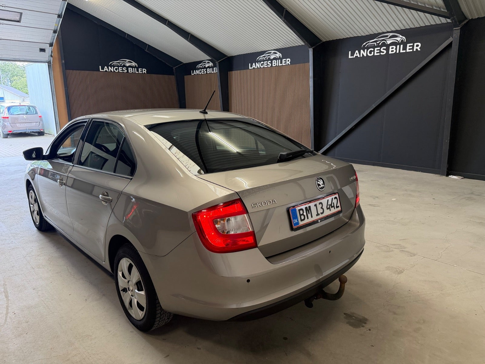 Beige Skoda Rapid fra 2017
